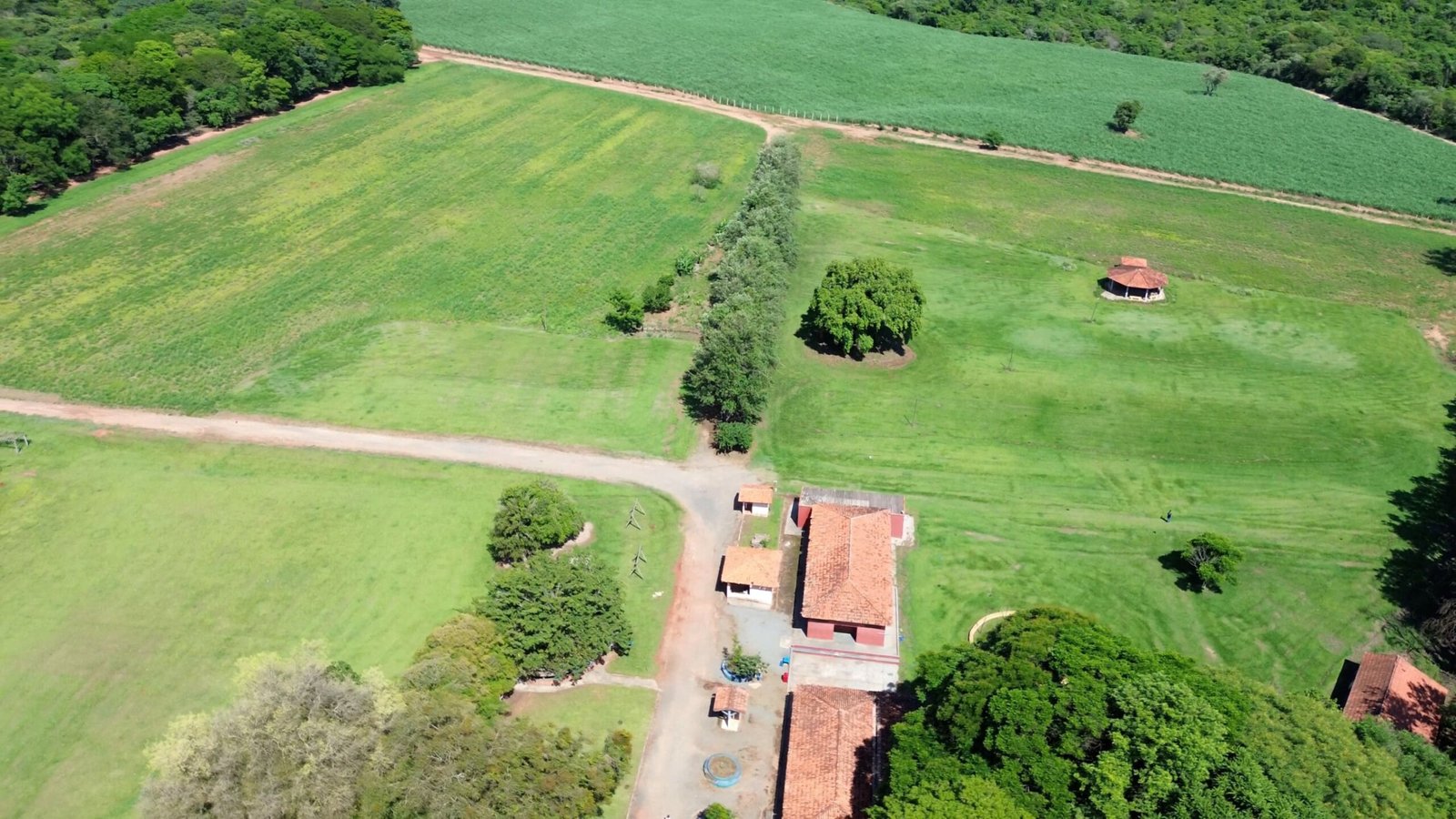 Sítio de 7 alqueires à venda em Tatui-SP.