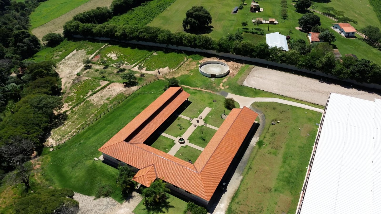 Haras de Alto Padrão à venda em Porto Feliz – Condomínio Rural.