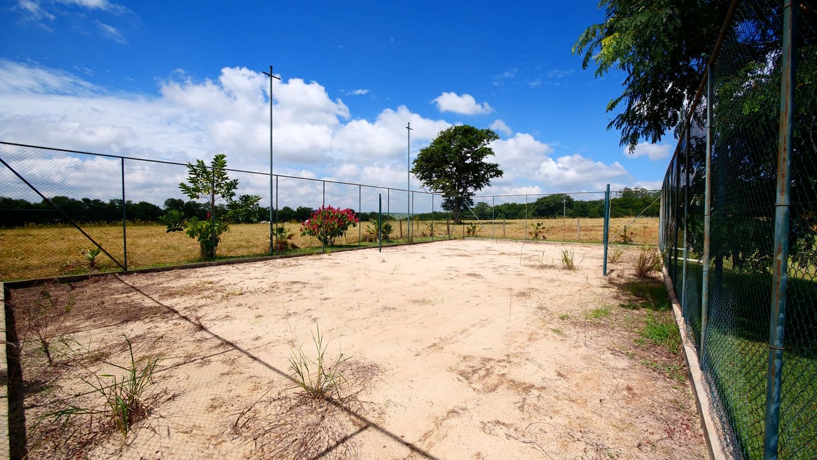 Sítio de 16 alqueires à venda em Quadra-SP.