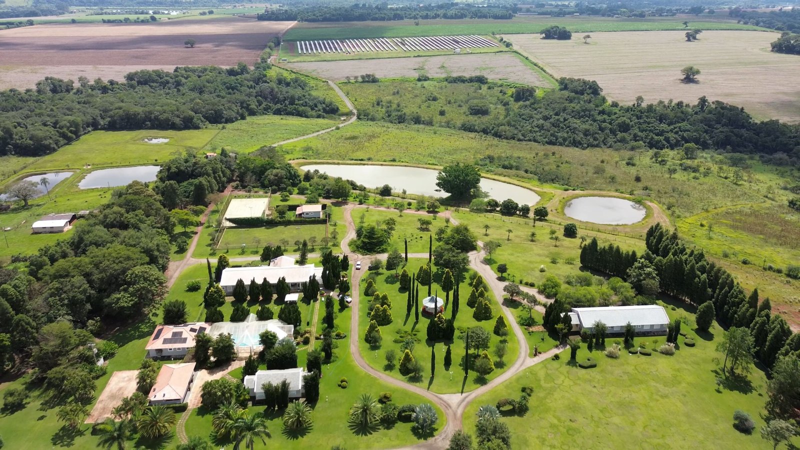Sítio de 16 alqueires à venda em Quadra-SP.