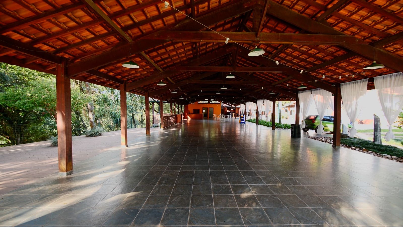 Chácara de 24.000 m2 à venda em São Roque-SP.