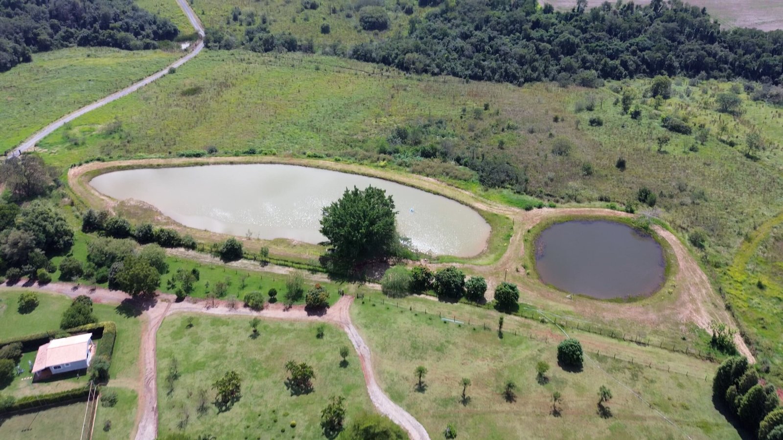 Sítio de 16 alqueires à venda em Quadra-SP.