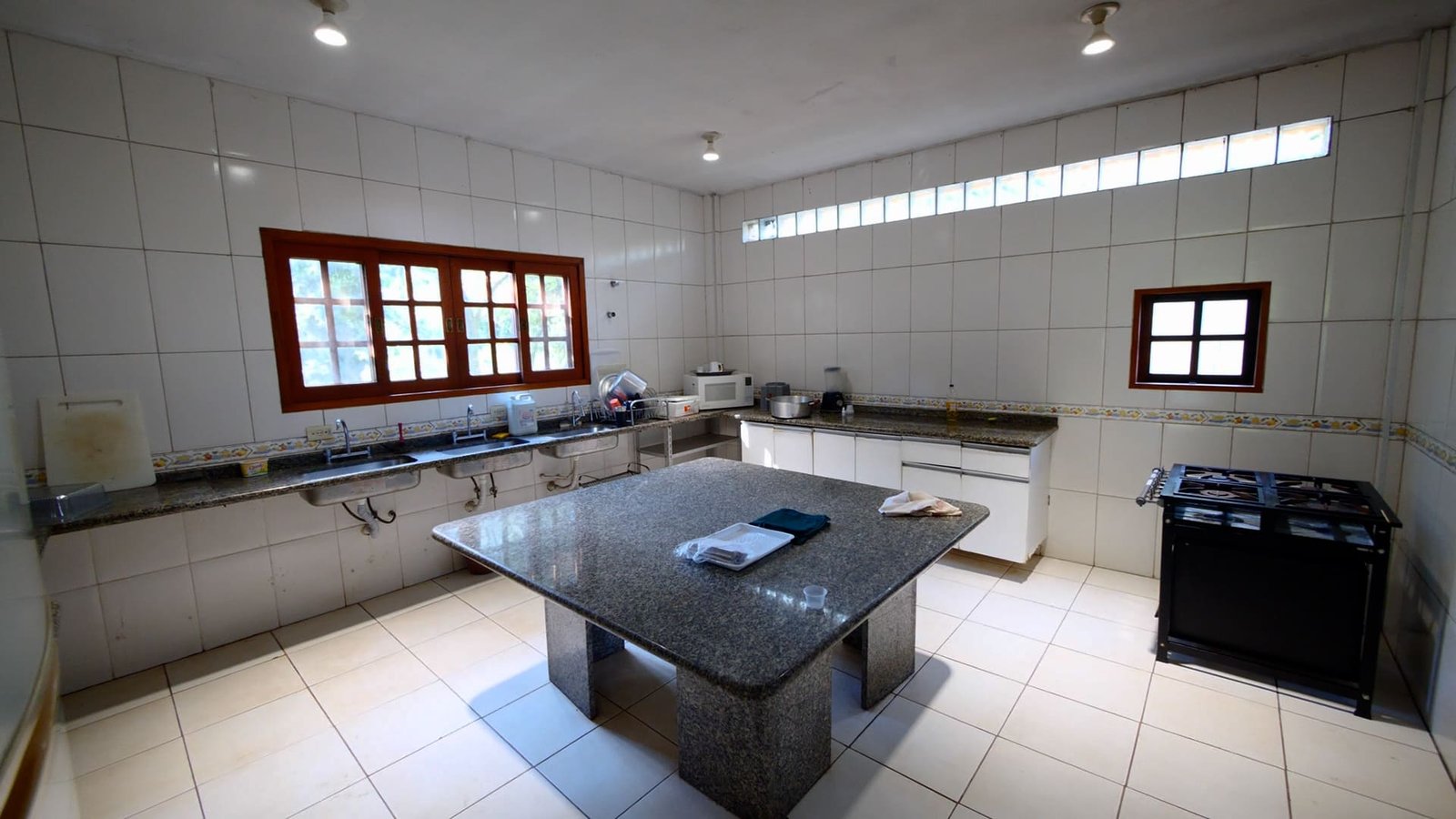 Chácara de 24.000 m2 à venda em São Roque-SP.