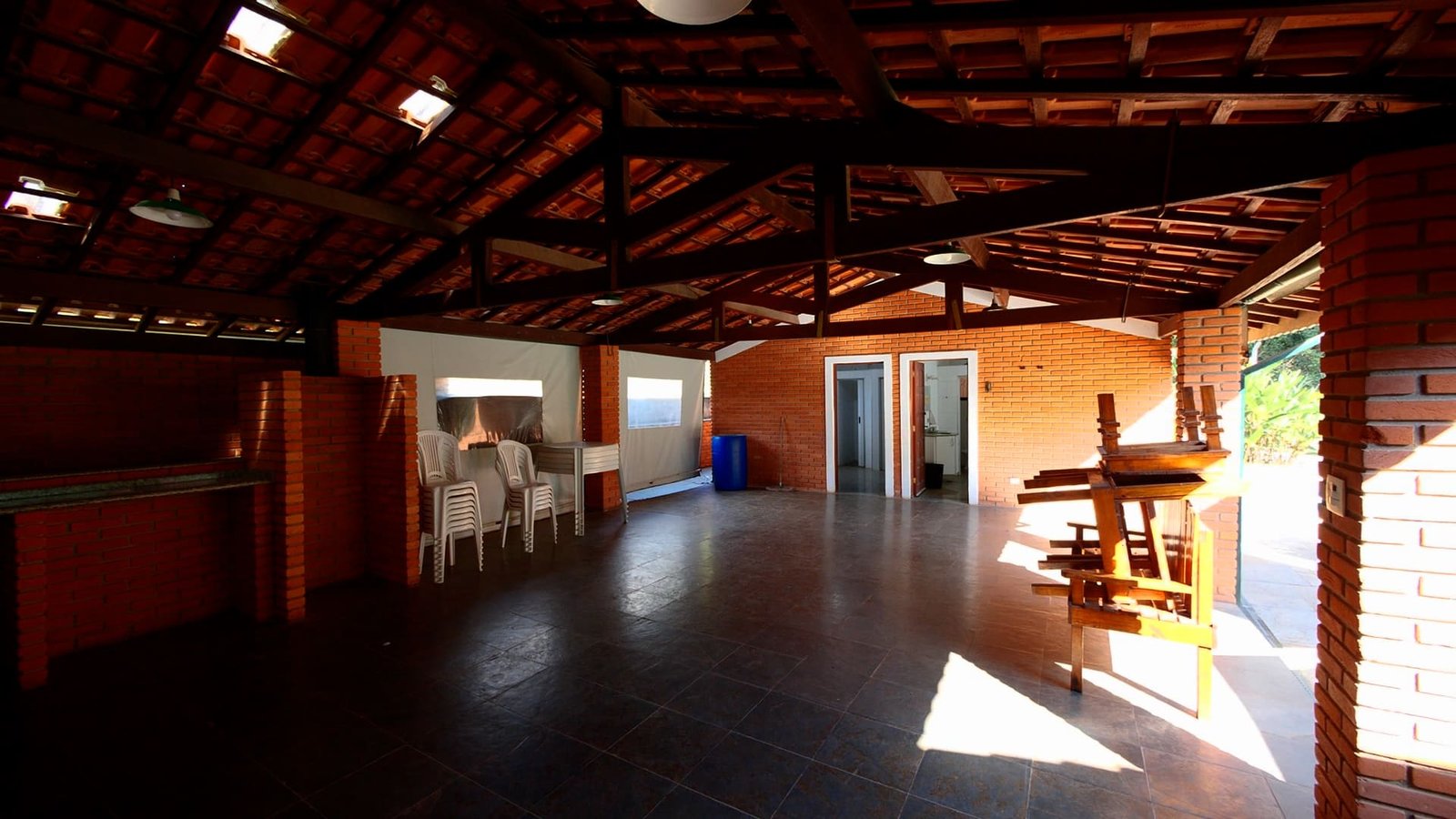 Chácara de 24.000 m2 à venda em São Roque-SP.