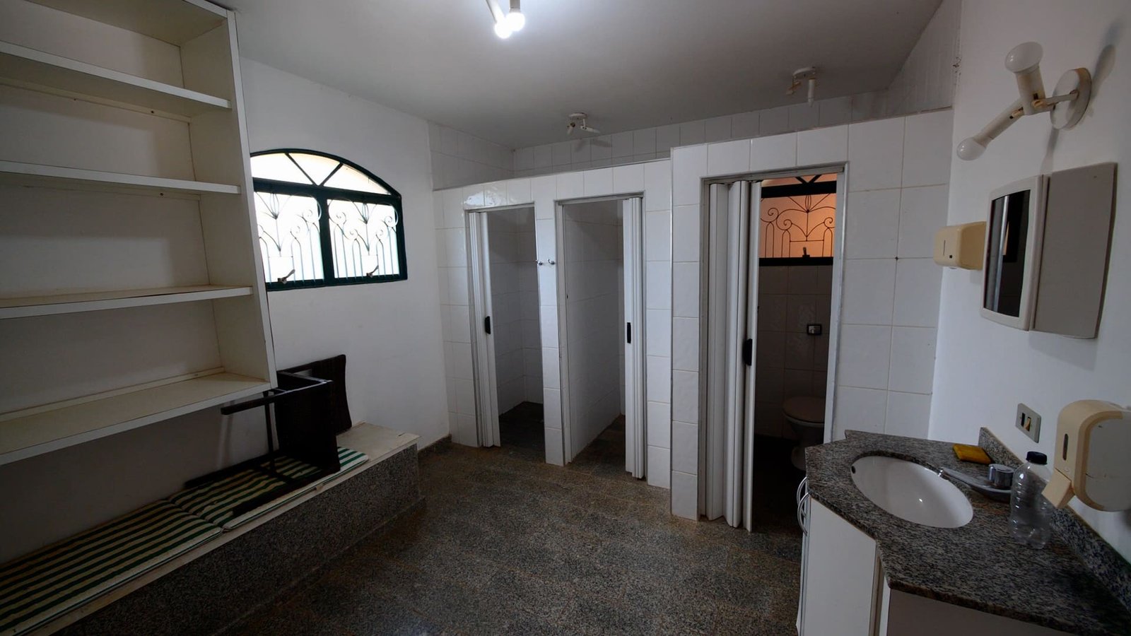Chácara de 24.000 m2 à venda em São Roque-SP.