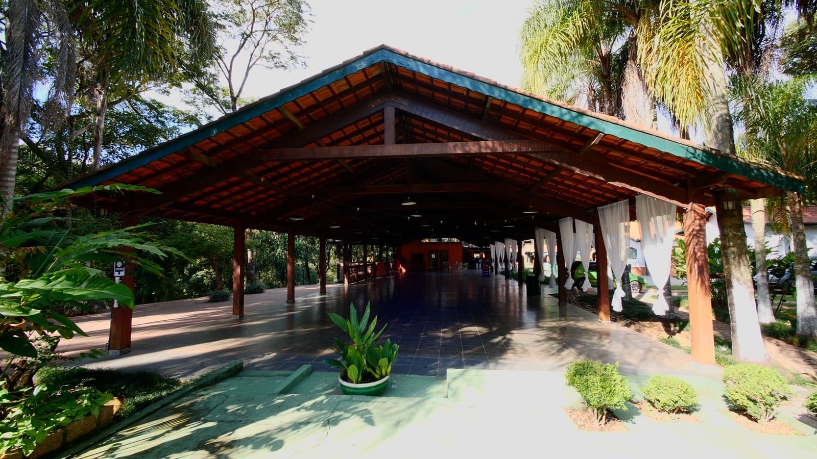 Chácara de 24.000 m2 à venda em São Roque-SP.