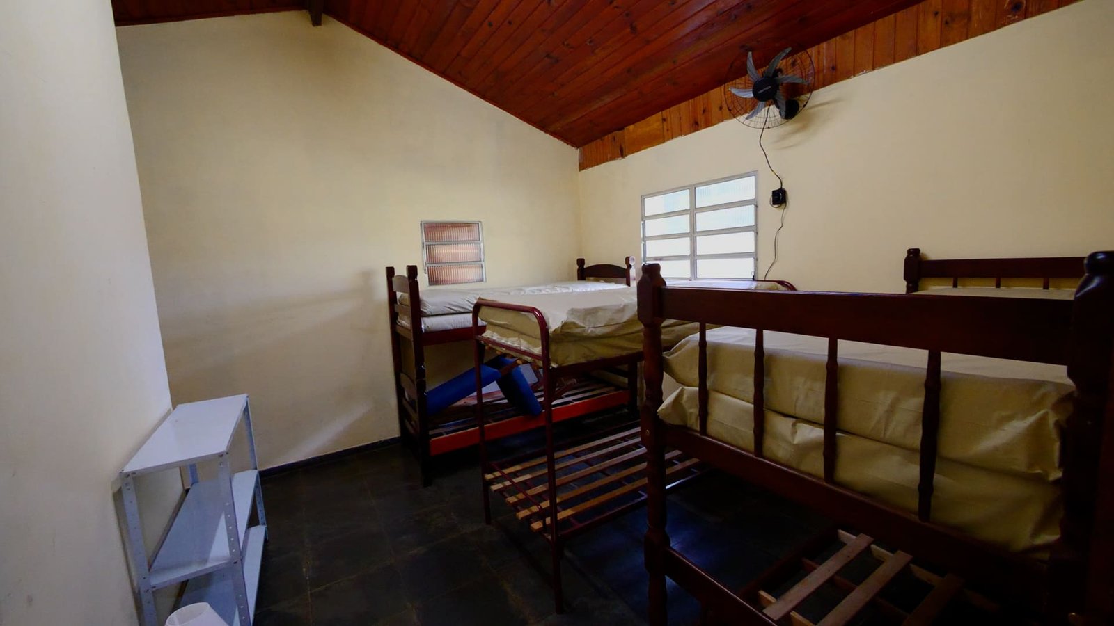 Chácara de 24.000 m2 à venda em São Roque-SP.