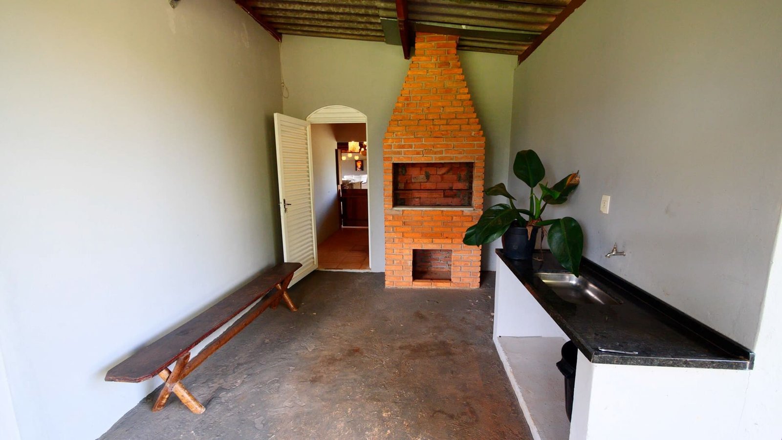 Sítio de 16 alqueires à venda em Quadra-SP.