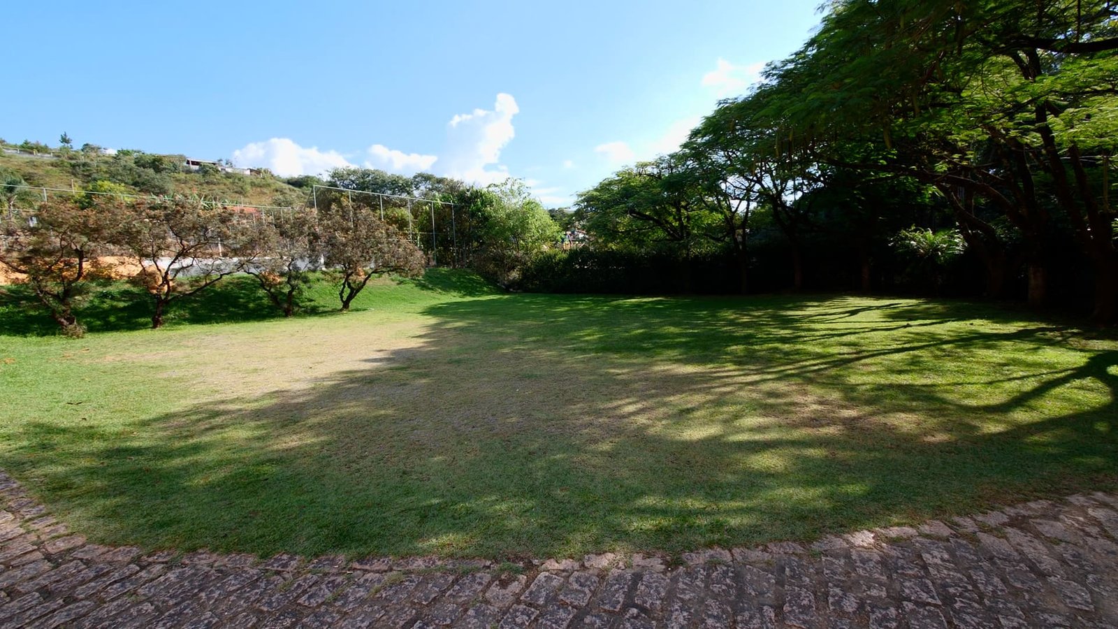 Chácara de 24.000 m2 à venda em São Roque-SP.
