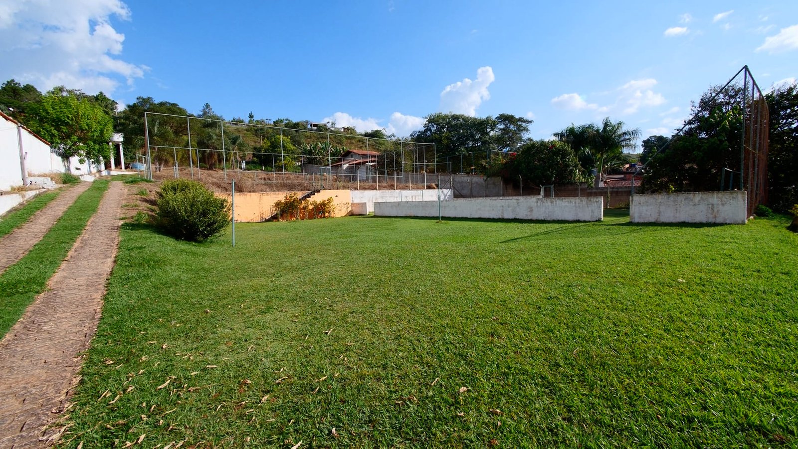 Chácara de 24.000 m2 à venda em São Roque-SP.