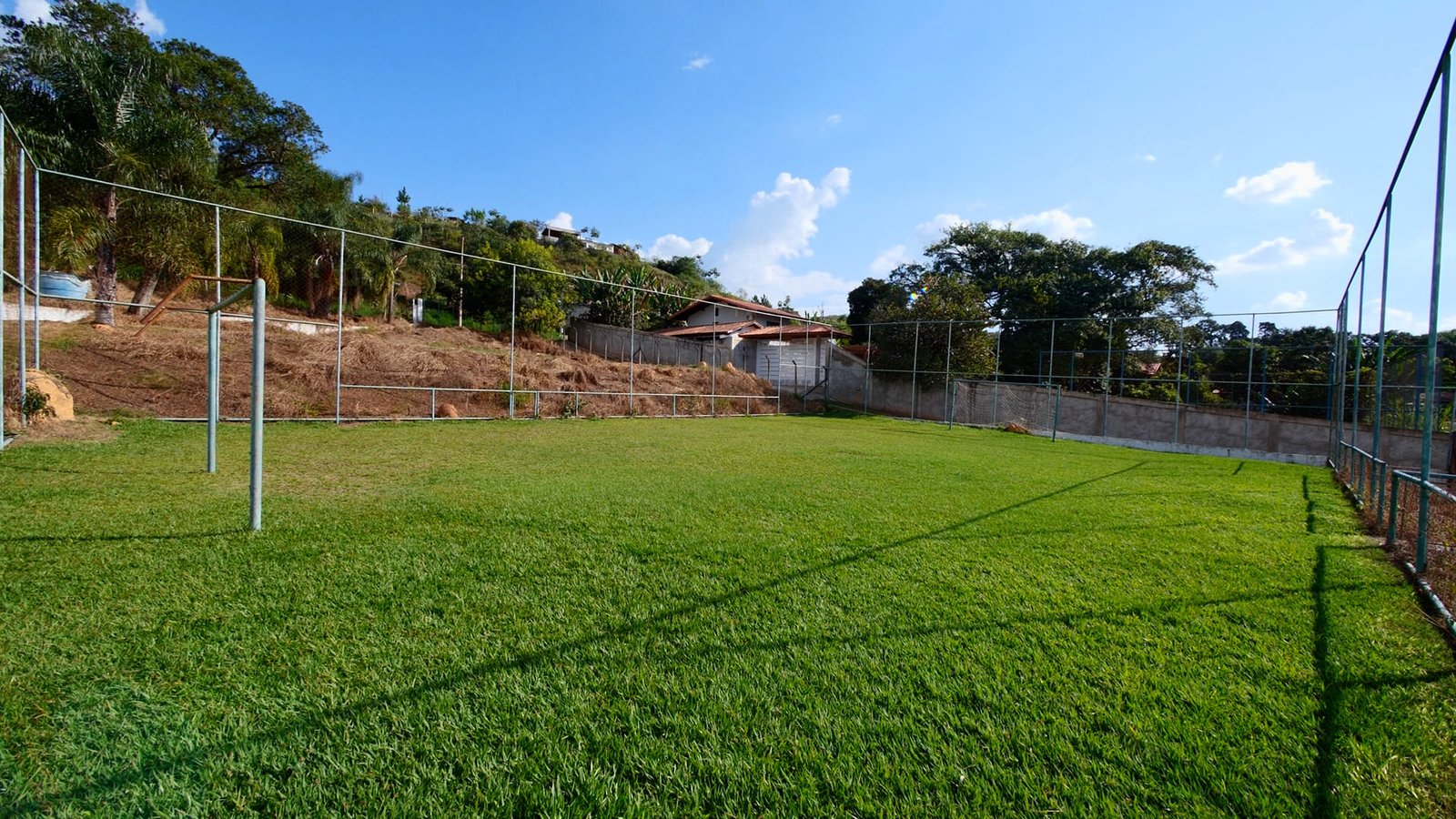 Chácara de 24.000 m2 à venda em São Roque-SP.