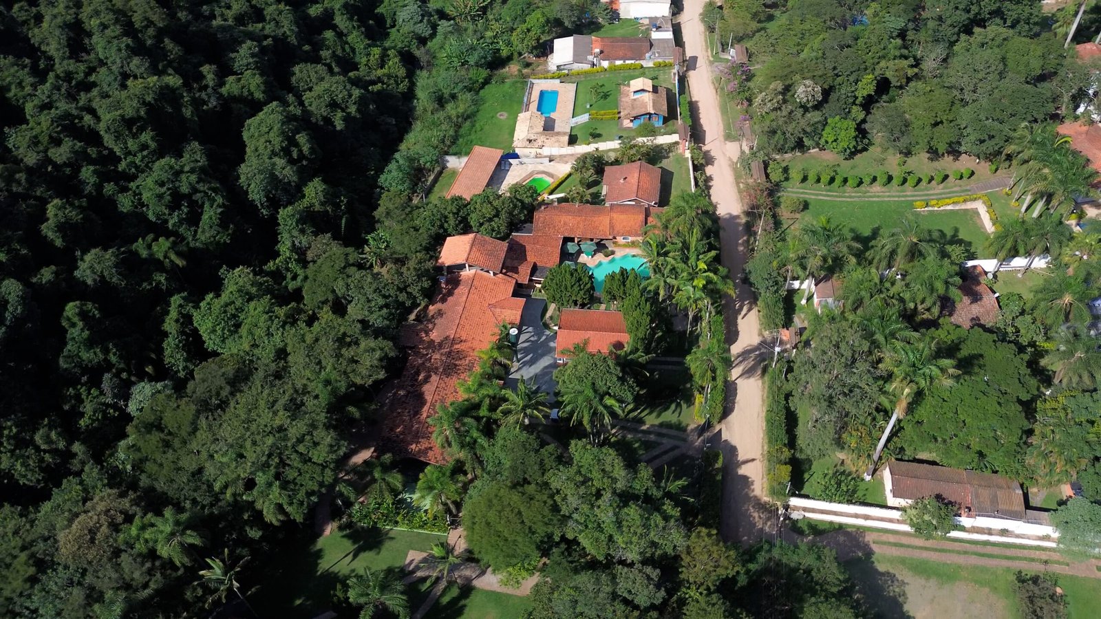 Chácara de 24.000 m2 à venda em São Roque-SP.