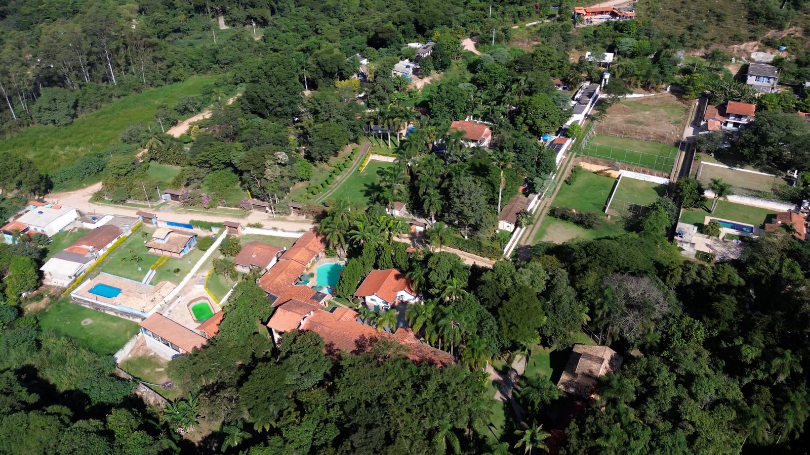 Chácara de 24.000 m2 à venda em São Roque-SP.